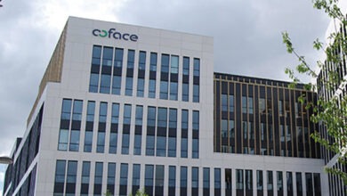 كوفاس: اقتصاد العالم يسجل نمواً معتدلاً وسط ضغوط جيوسياسية ومالية