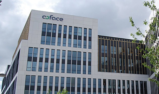 كوفاس: اقتصاد العالم يسجل نمواً معتدلاً وسط ضغوط جيوسياسية ومالية