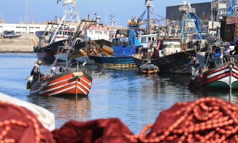 تعليق الملاحة البحرية بميناء العرائش بسبب أمواج عاتية