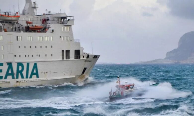 عاصفة "نيلس" تعطل حركة الملاحة بين طنجة وطريفة