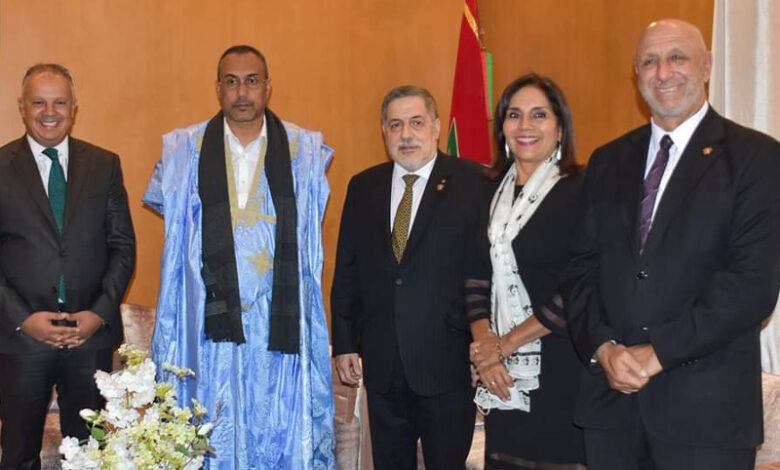 الداخلة تستقبل وفداً أمريكياً لبحث فرص الاستثمار بالجهة