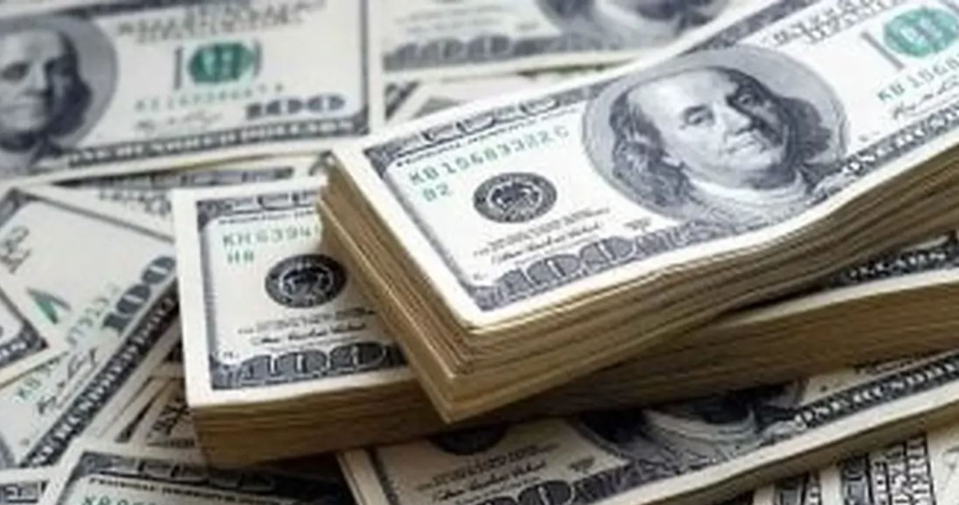 ارتفاع الدولار لليوم الثالث وسط مخاوف التضخم وتذبذب الأسواق