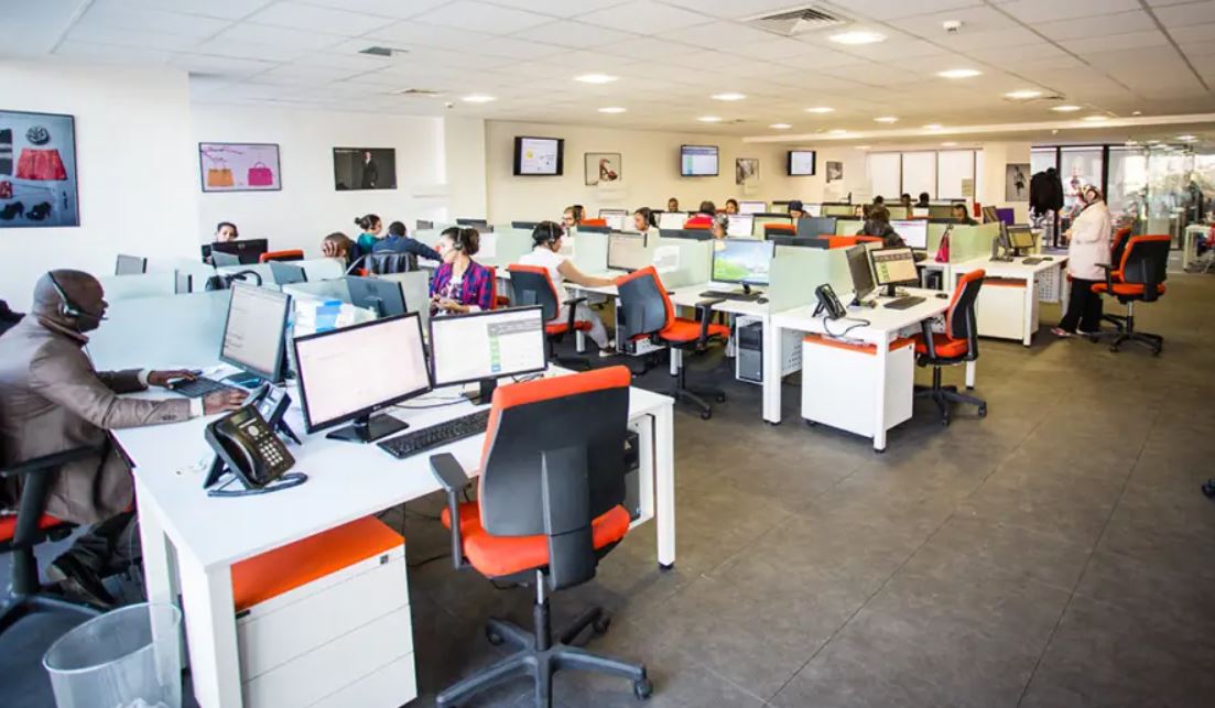 قانون فرنسي يهدد الوظائف في مراكز النداء بالمغرب