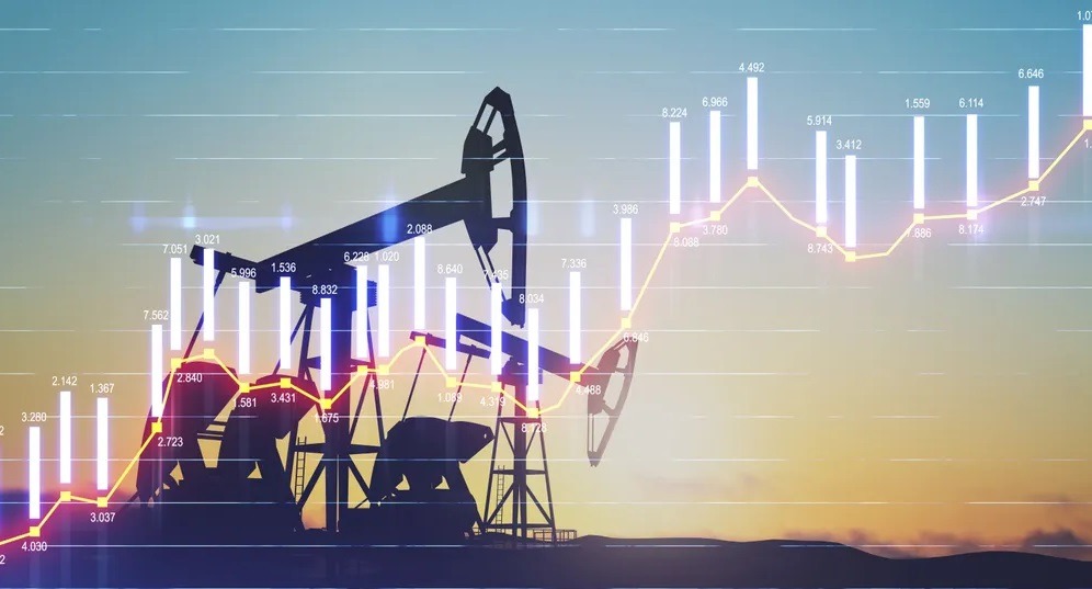 تصاعد التوترات في الشرق الأوسط يدفع النفط إلى أعلى مستوياته