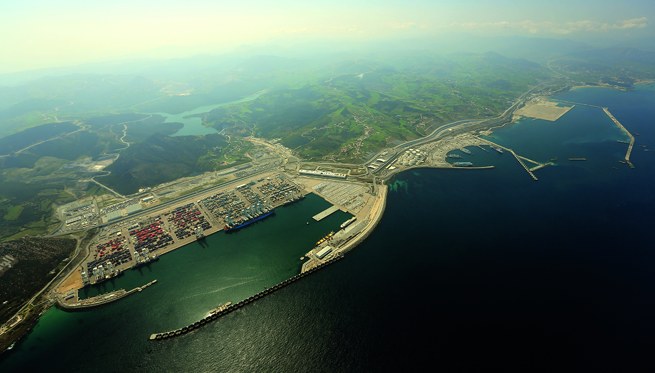 طنجة المتوسط في المرتبة 17 عالمياً ضمن أكبر موانئ الحاويات