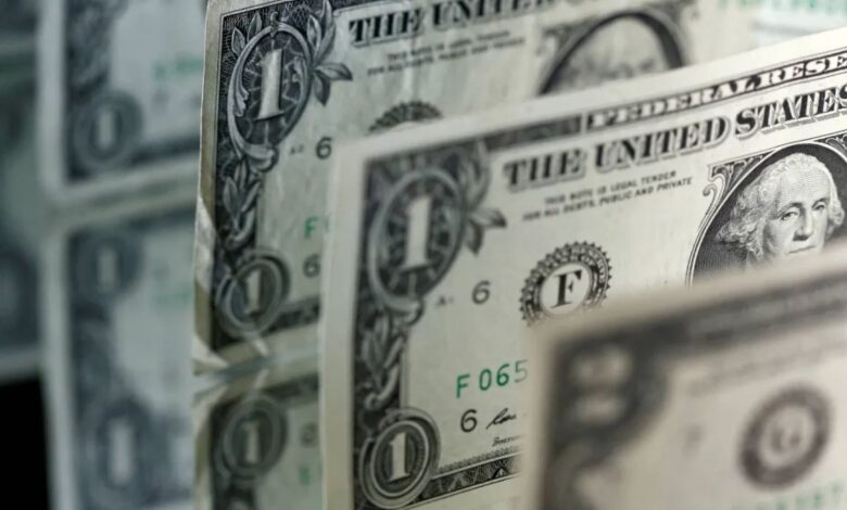 صعود قوي للدولار مع اقتراب النفط من 120 دولاراً