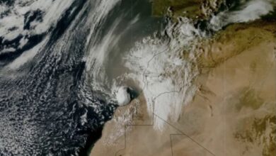 سحابة غبار كثيفة تجتاح جنوب المغرب وتمتد نحو الأطلسي