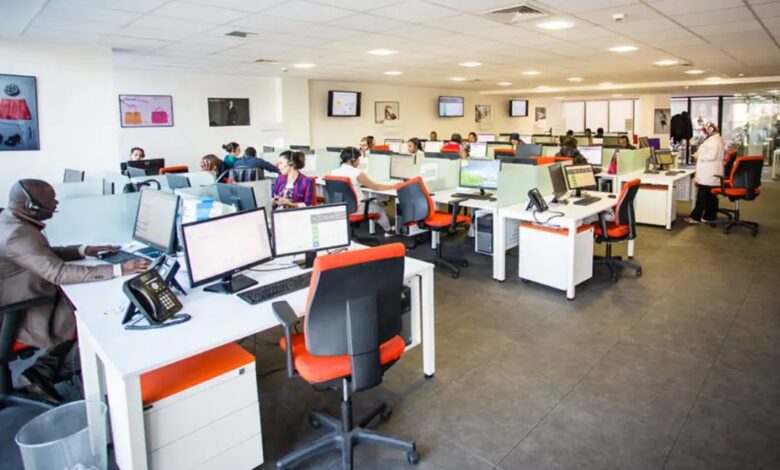 قانون فرنسي يهدد الوظائف في مراكز النداء بالمغرب