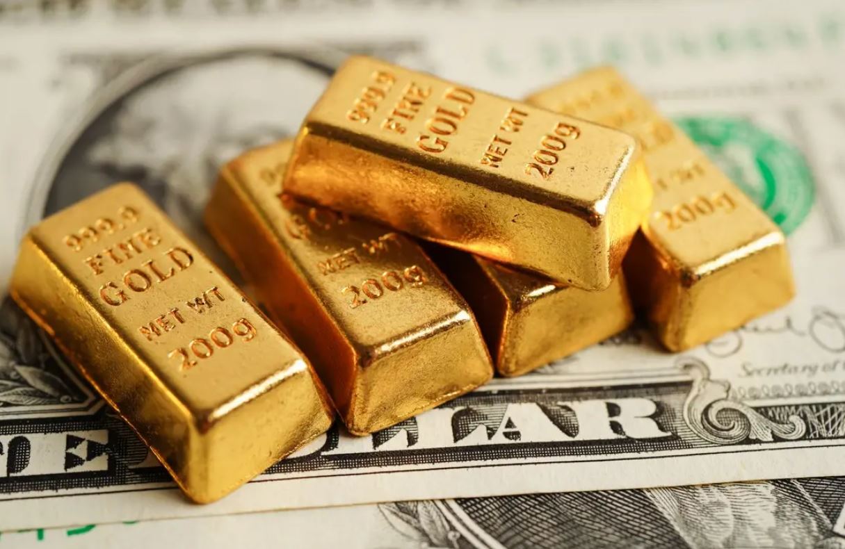 تراجع أسعار الذهب تحت ضغط الدولار