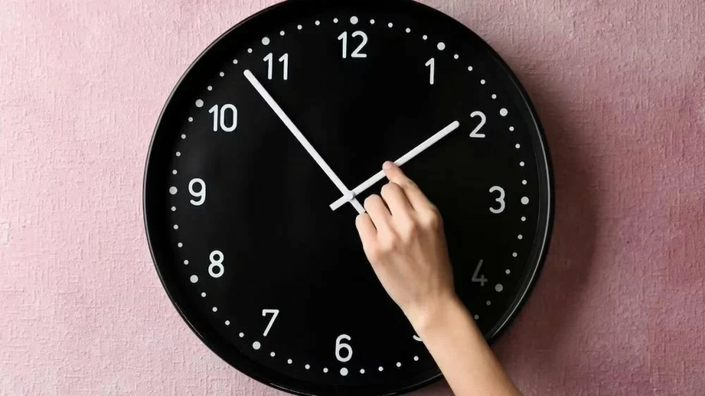 دراسة: الساعة الإضافية تفاقم التعب وتضعف تركيز التلاميذ