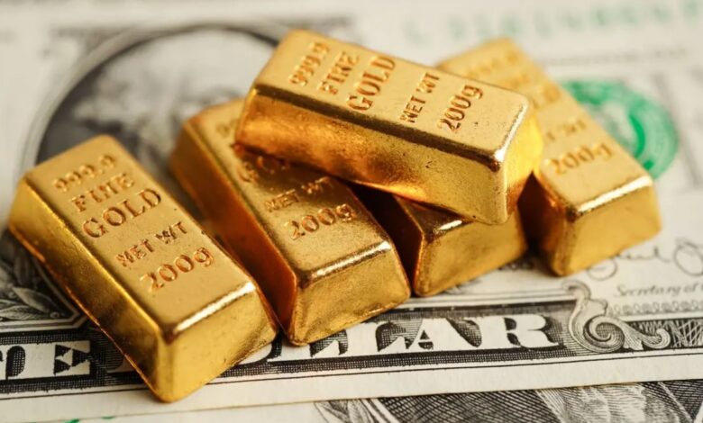 تراجع أسعار الذهب تحت ضغط الدولار