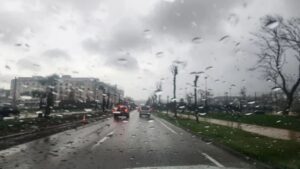 رياح قوية وأمطار رعدية وتساقطات ثلجية إلى غاية الأحد