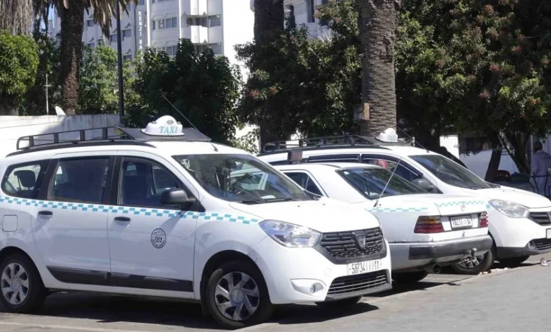 الداخلية تنفي صحة بلاغ مزعوم حول رخص سيارات الأجرة