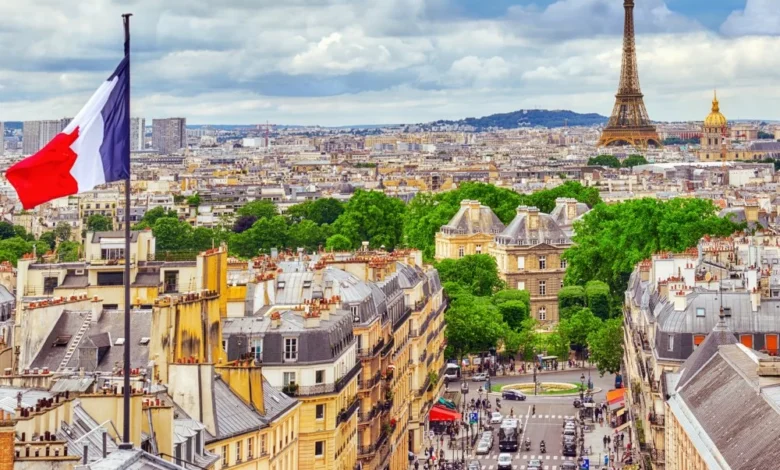 جدل بفرنسا حول توسيع الاستثناءات في عطلة فاتح ماي