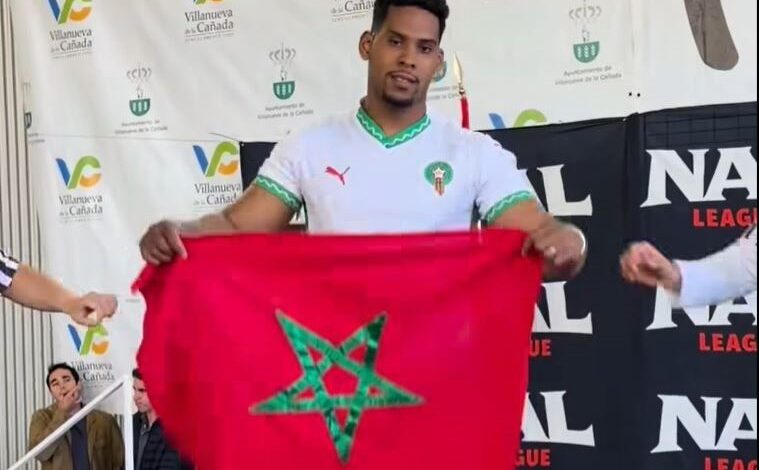 رشيد حنمة يحوّل مصارعة الذراعين إلى ظاهرة رقمية مغربية