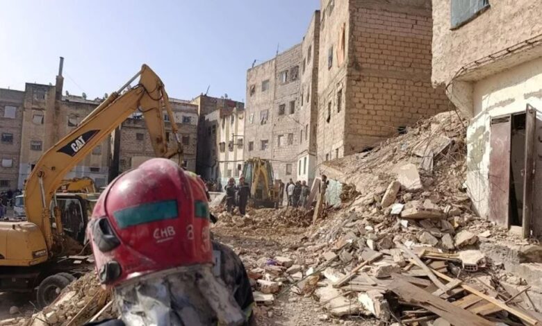 ارتفاع عدد ضحايا انهيار عمارة فاس إلى 14 قتيلا وإخلاء المباني المجاورة مؤقتا