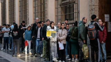 إسبانيا تتلقى 900 ألف طلب لتسوية أوضاع المهاجرين