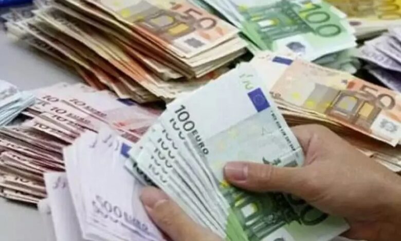 مغاربة فرنسا يحولون 3,3 مليارات أورو سنوياً إلى المغرب