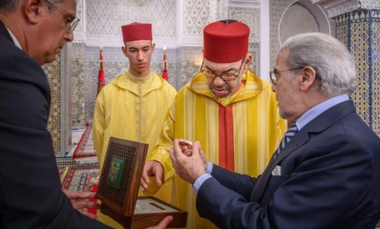 جلالة الملك يتسلم التقرير السنوي لبنك المغرب
