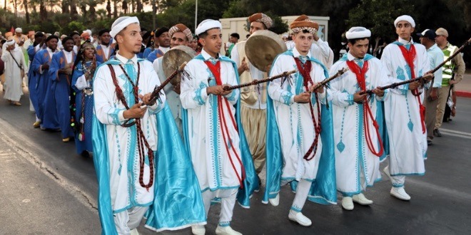 افتتاح مهرجان الفنون الشعبية باستعراض احتفالي في شوارع مراكش