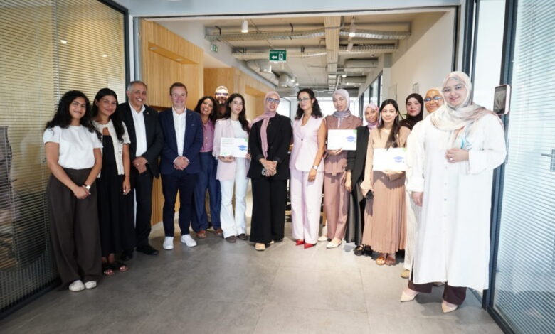 عشر طالبات يستفدن من برنامج JTI وجدارة للمنح