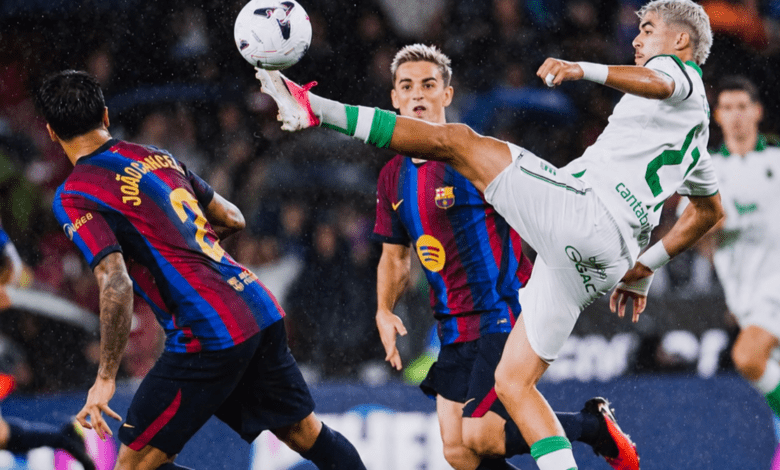 الزابيري يهز شباك برشلونة رغم سقوط راسينغ بسباعية