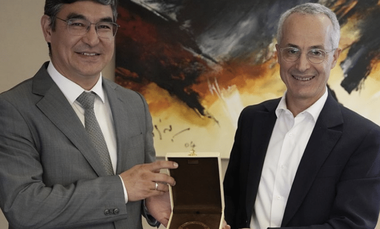 الإيسيسكو وجامعة الأخوين تؤسسان مركزاً للدبلوماسية العلمية
