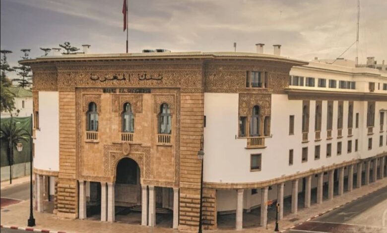 بنك المغرب يسجل تسارع الأداء الإلكتروني وارتفاعاً قياسياً للنقد